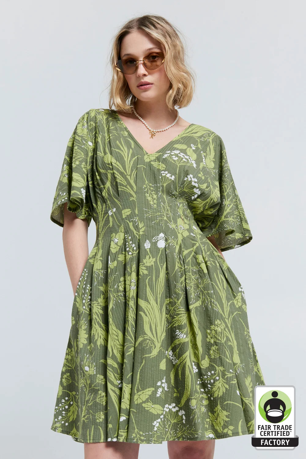 Karen Walker Florence Mini Dress - Wild Flowers Seersucker - Green Elegant Silk Mini Dress Karen Walker Florence Mini Dress - Wild Flowers Seersucker - Green Elegant Silk Mini Dress