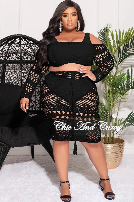 Final Sale Plus Size 2pc Crochet Crop Top and Skirt Set in Black Chenille Blend Fleece Blend Nylon Blend Final Sale Plus Size 2pc Crochet Crop Top and Skirt Set in Black Chenille Blend Fleece Blend Nylon Blend