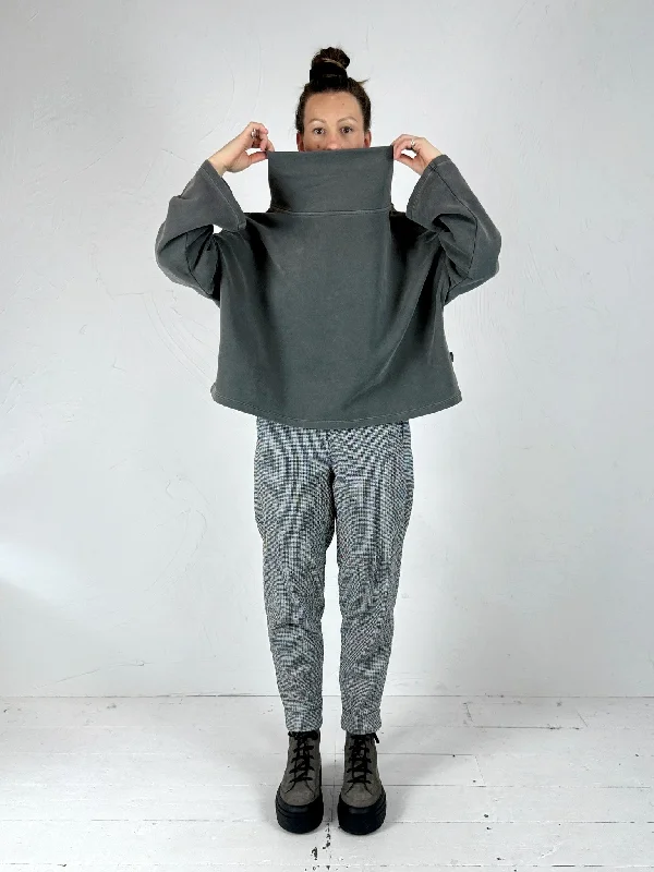 Dari - Organic Cotton Sweatshirt - Anthra Hoodie with Emblem Brand Identity